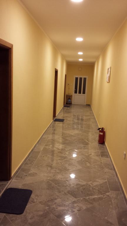 Kazablanka Rooms Aerodrom Podgorica Exterior photo